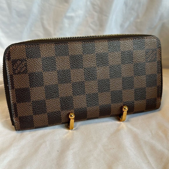 EUC:Louis Vuitton Zippy Damier Ebene Wallet: lots of room for your cards/cash:❤️ - Picture 1 of 8